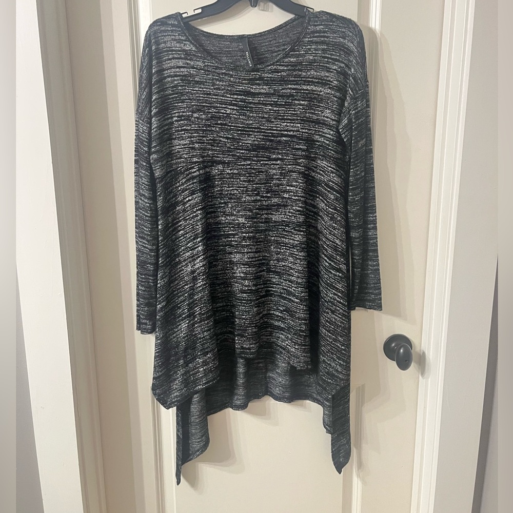 Bellamie Black and Gray Tunic Top